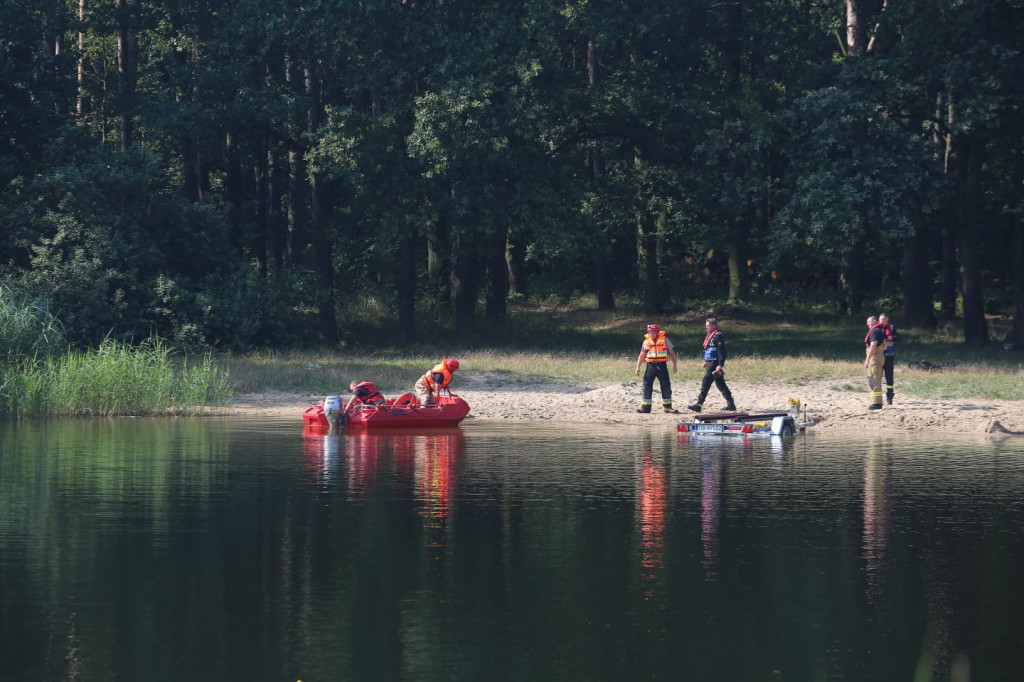 Przewrócony ponton dryfował po Babim Lochu [aktualizacja - strażacy zakończyli akcję]