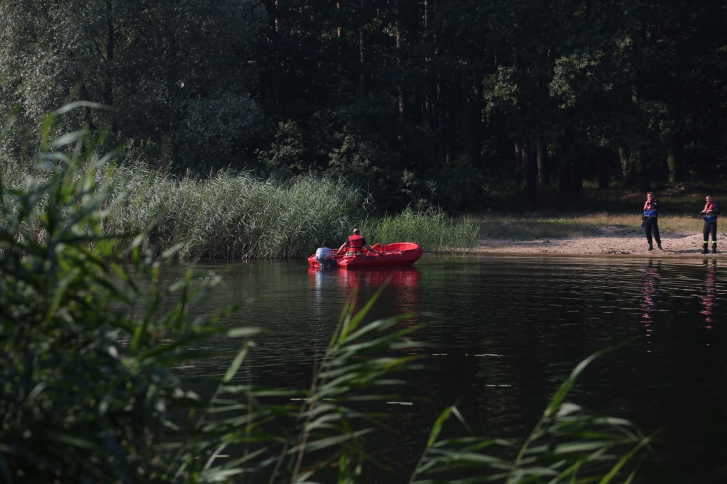 Przewrócony ponton dryfował po Babim Lochu [aktualizacja - strażacy zakończyli akcję]