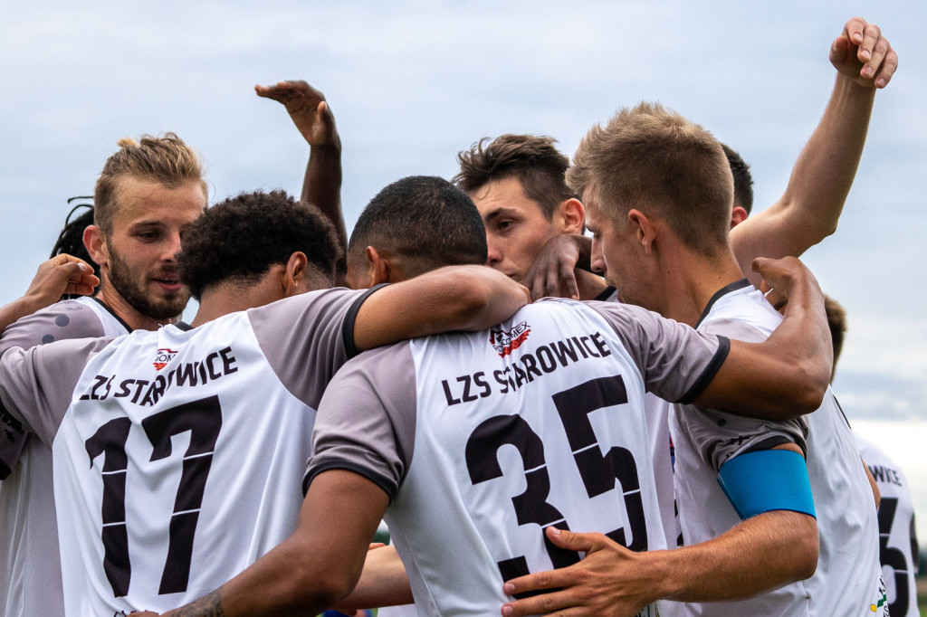 IV liga: Strzelanina w Starowicach! [zdjęcia]