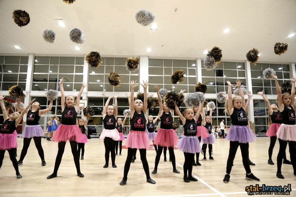 Akademia Cheerleaderek zaprasza na najlepsze zajęcia taneczne z pomponami oraz akrobatykę