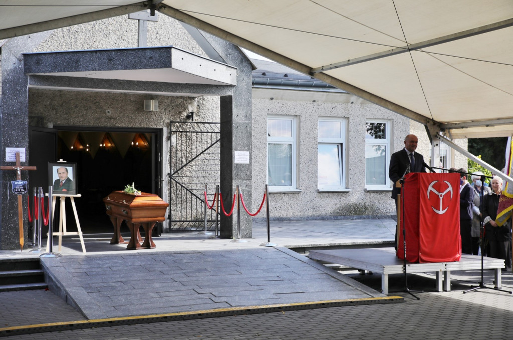 Rodzina, przyjaciele, współpracownicy pożegnali Janusza Wójcika