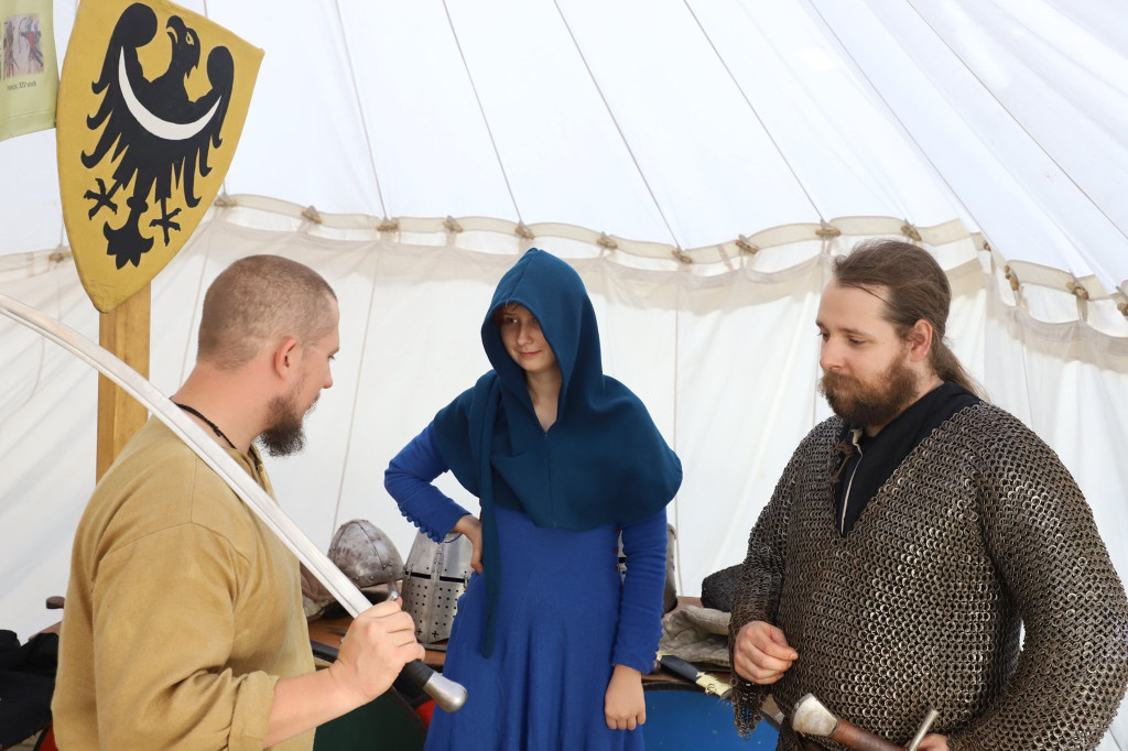 Narodowe Czytanie na dziedzińcu piastowskiego zamku