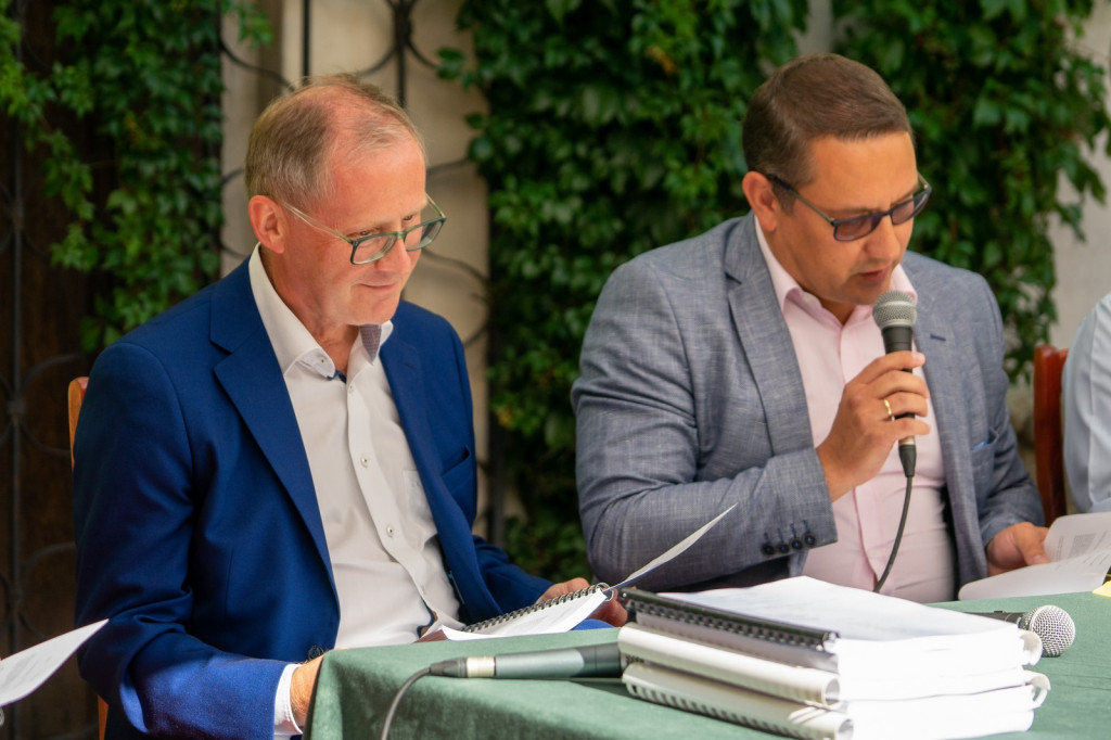 Narodowe Czytanie na dziedzińcu piastowskiego zamku