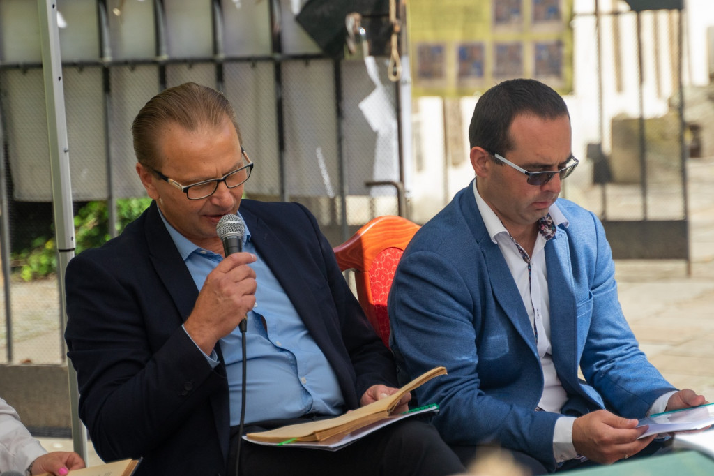 Narodowe Czytanie na dziedzińcu piastowskiego zamku