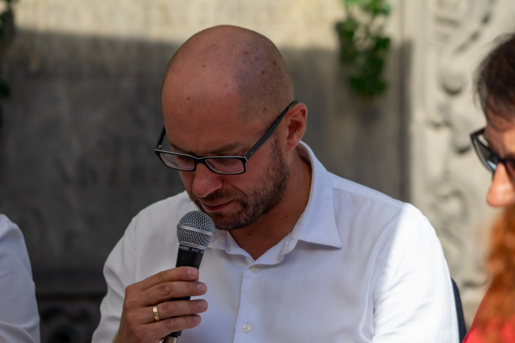 Narodowe Czytanie na dziedzińcu piastowskiego zamku