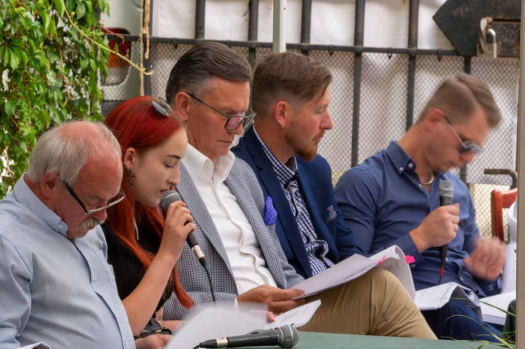 Narodowe Czytanie na dziedzińcu piastowskiego zamku