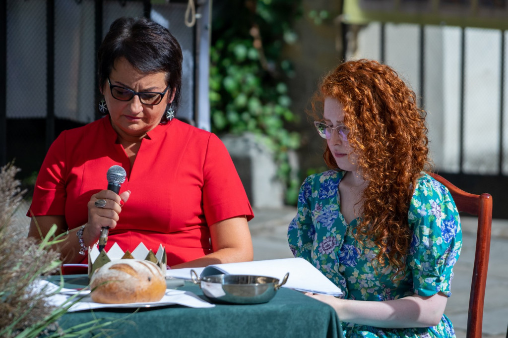 Narodowe Czytanie na dziedzińcu piastowskiego zamku