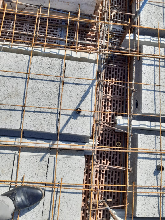 Budowa sal lekcyjnych w Mąkoszycach