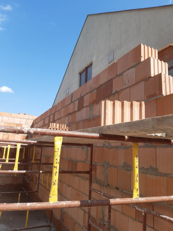 Budowa sal lekcyjnych w Mąkoszycach