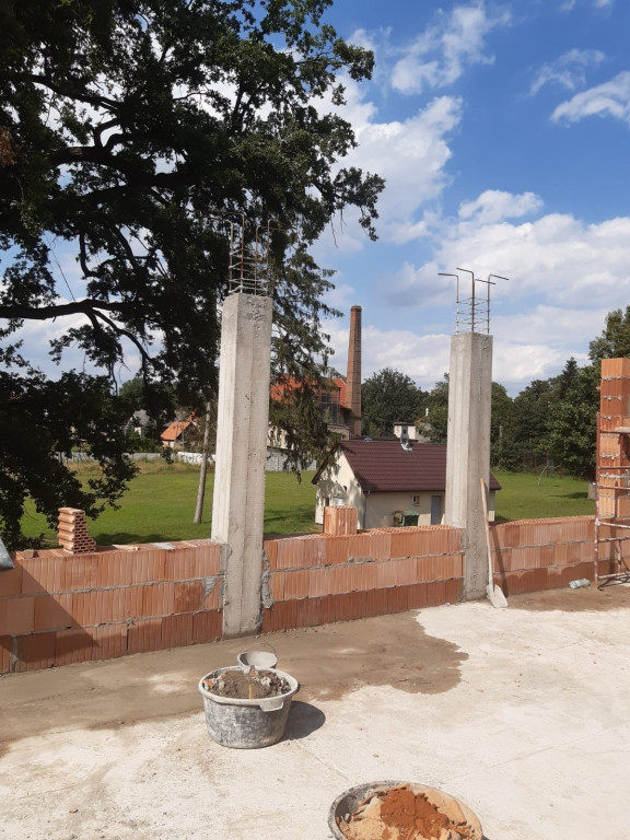 Budowa sal lekcyjnych w Mąkoszycach