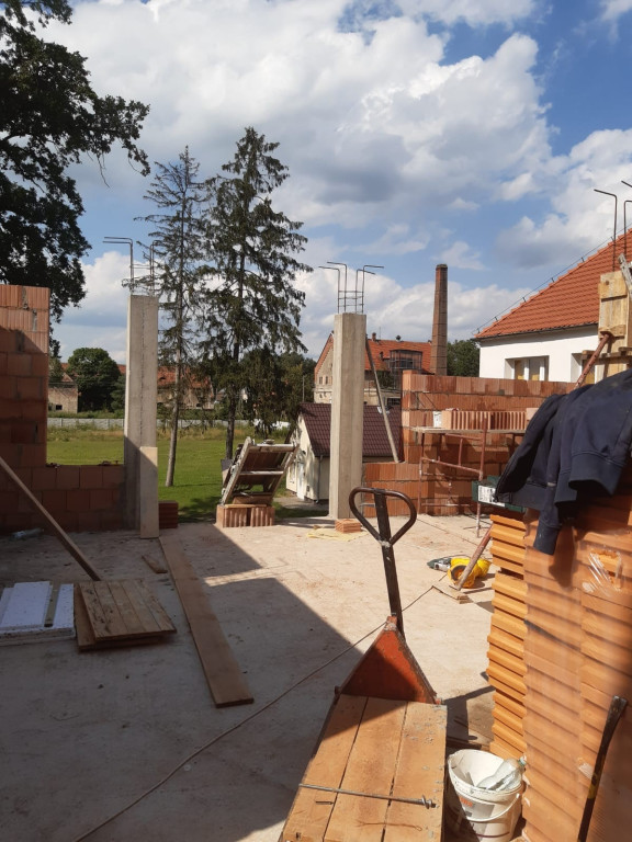 Budowa sal lekcyjnych w Mąkoszycach