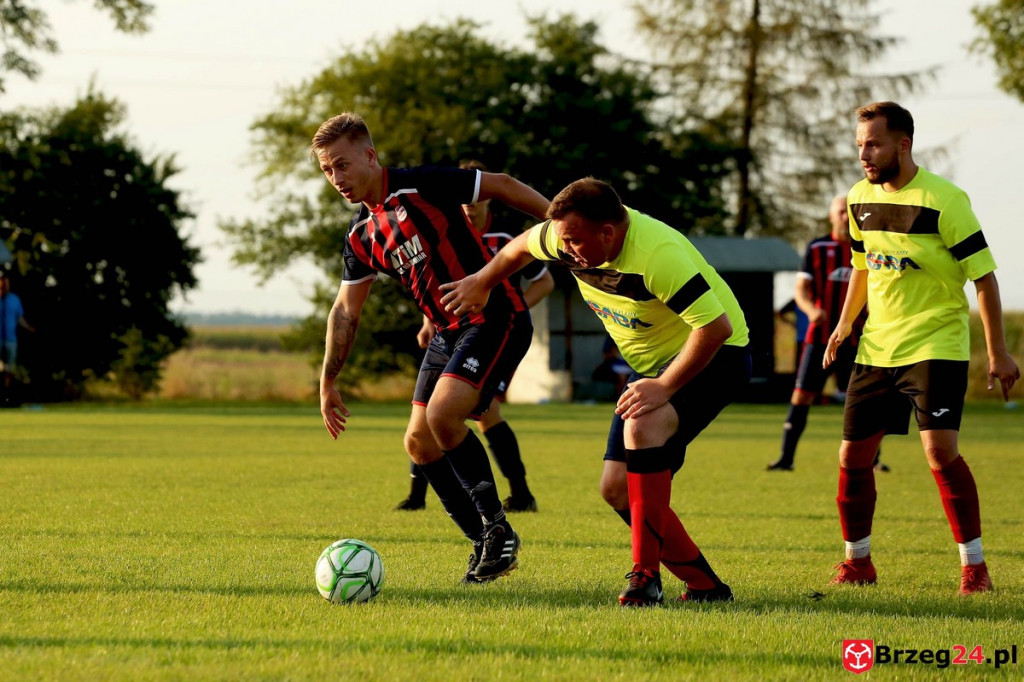 Podsumowanie klasy A. Skarbimierz i Victoria górą, pozostałe drużyny przegrały [FOTORELACJA Z MECZU Victoria Kościerzyce - Pogoń Łosiów]