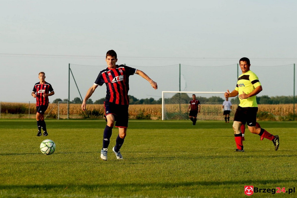 Podsumowanie klasy A. Skarbimierz i Victoria górą, pozostałe drużyny przegrały [FOTORELACJA Z MECZU Victoria Kościerzyce - Pogoń Łosiów]
