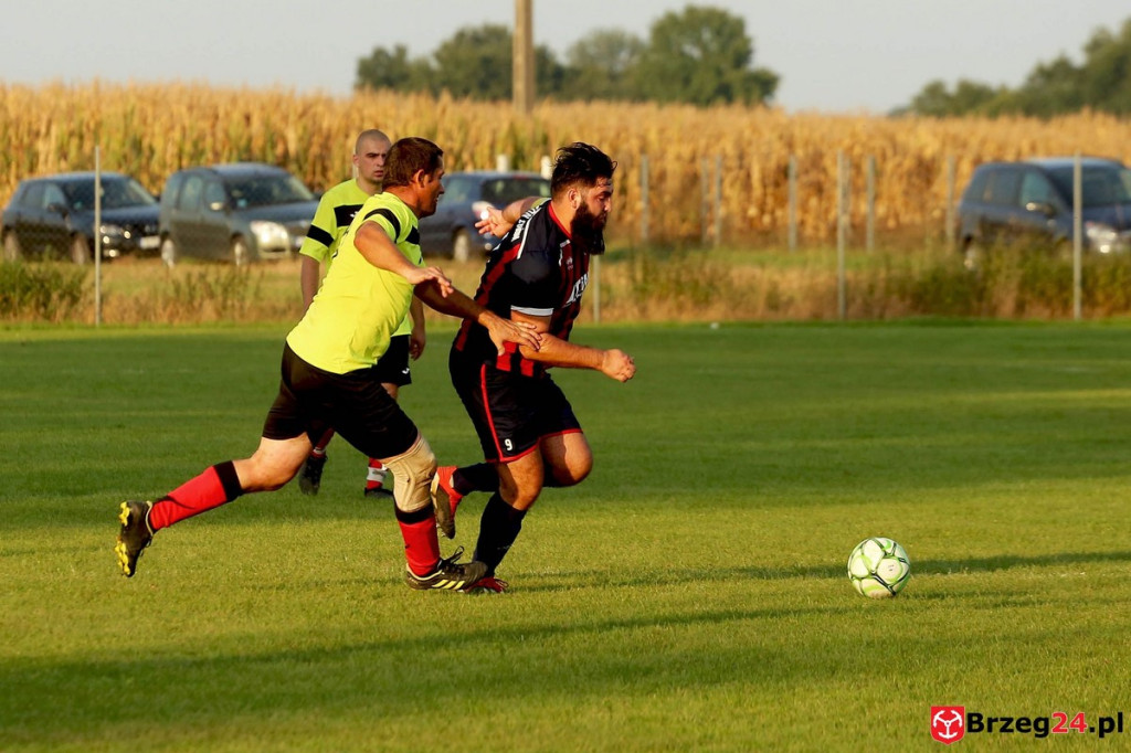 Podsumowanie klasy A. Skarbimierz i Victoria górą, pozostałe drużyny przegrały [FOTORELACJA Z MECZU Victoria Kościerzyce - Pogoń Łosiów]