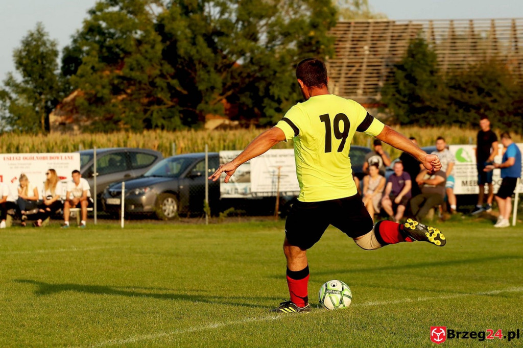 Podsumowanie klasy A. Skarbimierz i Victoria górą, pozostałe drużyny przegrały [FOTORELACJA Z MECZU Victoria Kościerzyce - Pogoń Łosiów]