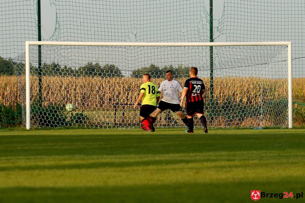 Podsumowanie klasy A. Skarbimierz i Victoria górą, pozostałe drużyny przegrały [FOTORELACJA Z MECZU Victoria Kościerzyce - Pogoń Łosiów]