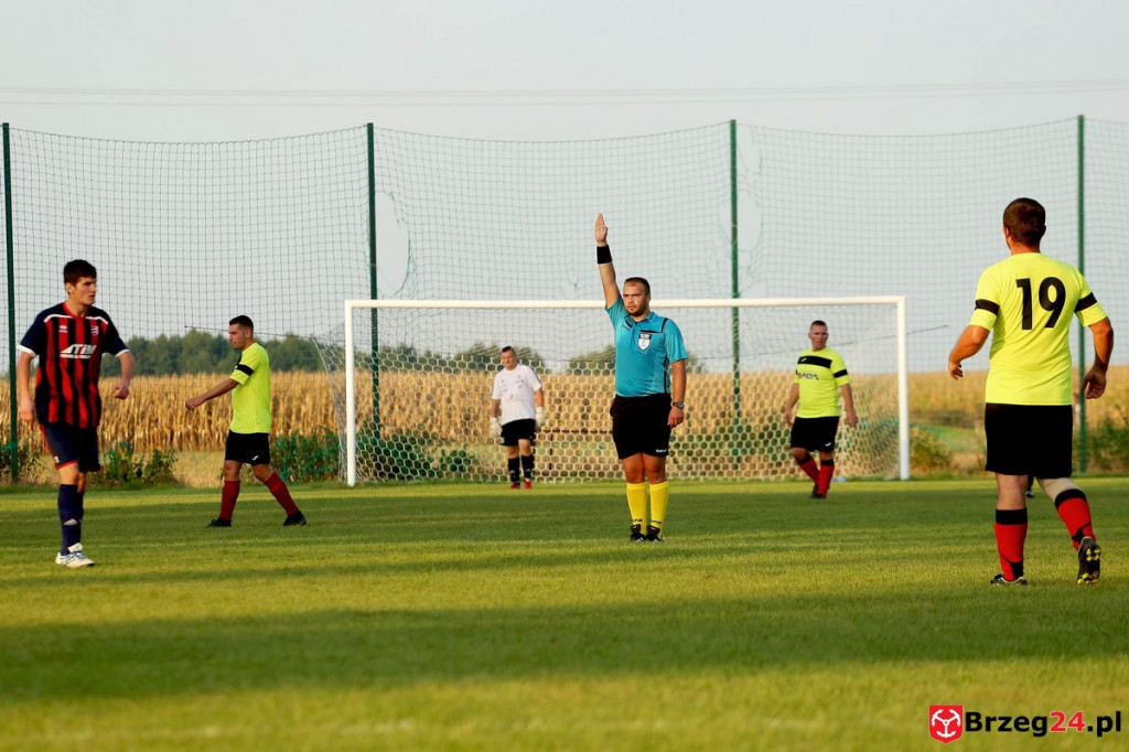 Podsumowanie klasy A. Skarbimierz i Victoria górą, pozostałe drużyny przegrały [FOTORELACJA Z MECZU Victoria Kościerzyce - Pogoń Łosiów]