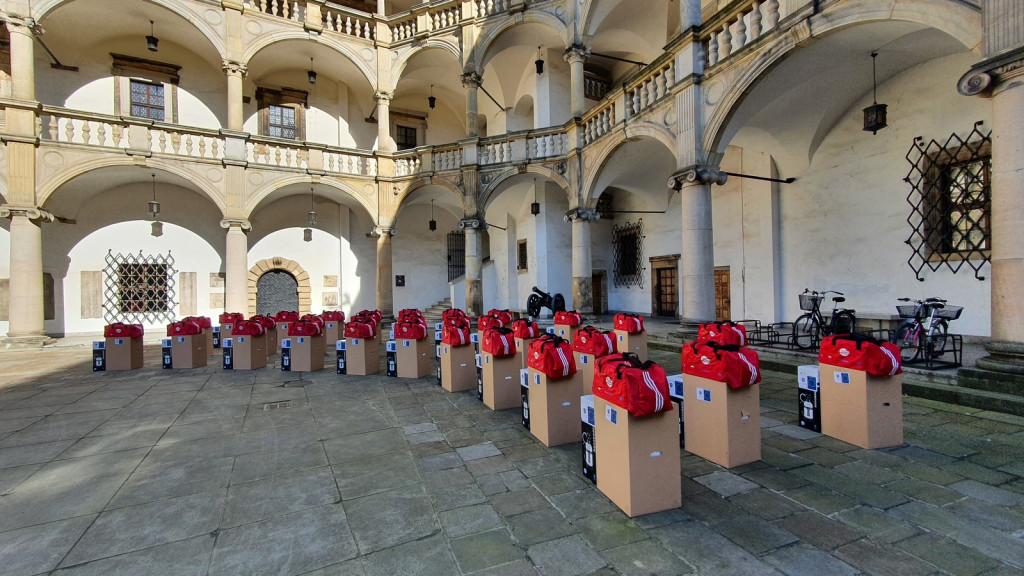 Ochotnicze jednostki straży pożarnej otrzymały pakiety środków ochrony osobistej