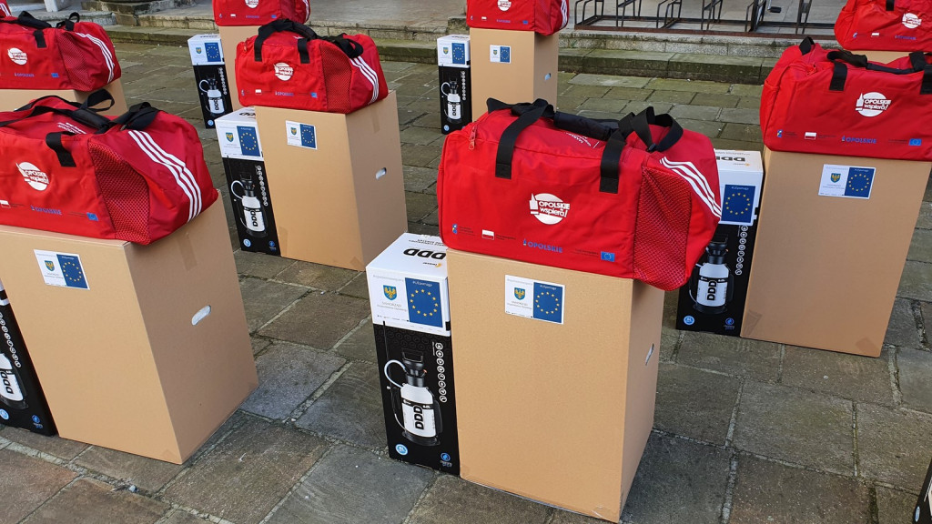 Ochotnicze jednostki straży pożarnej otrzymały pakiety środków ochrony osobistej