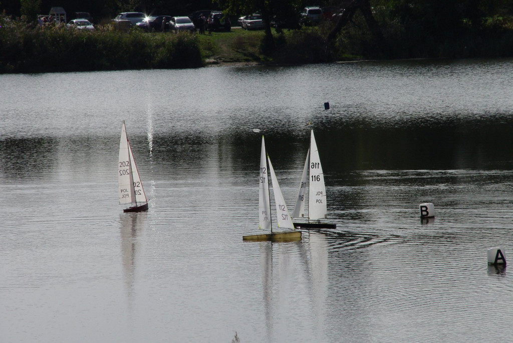 Modelarze jachtów sterowanych radiem rywalizowali w Brzegu