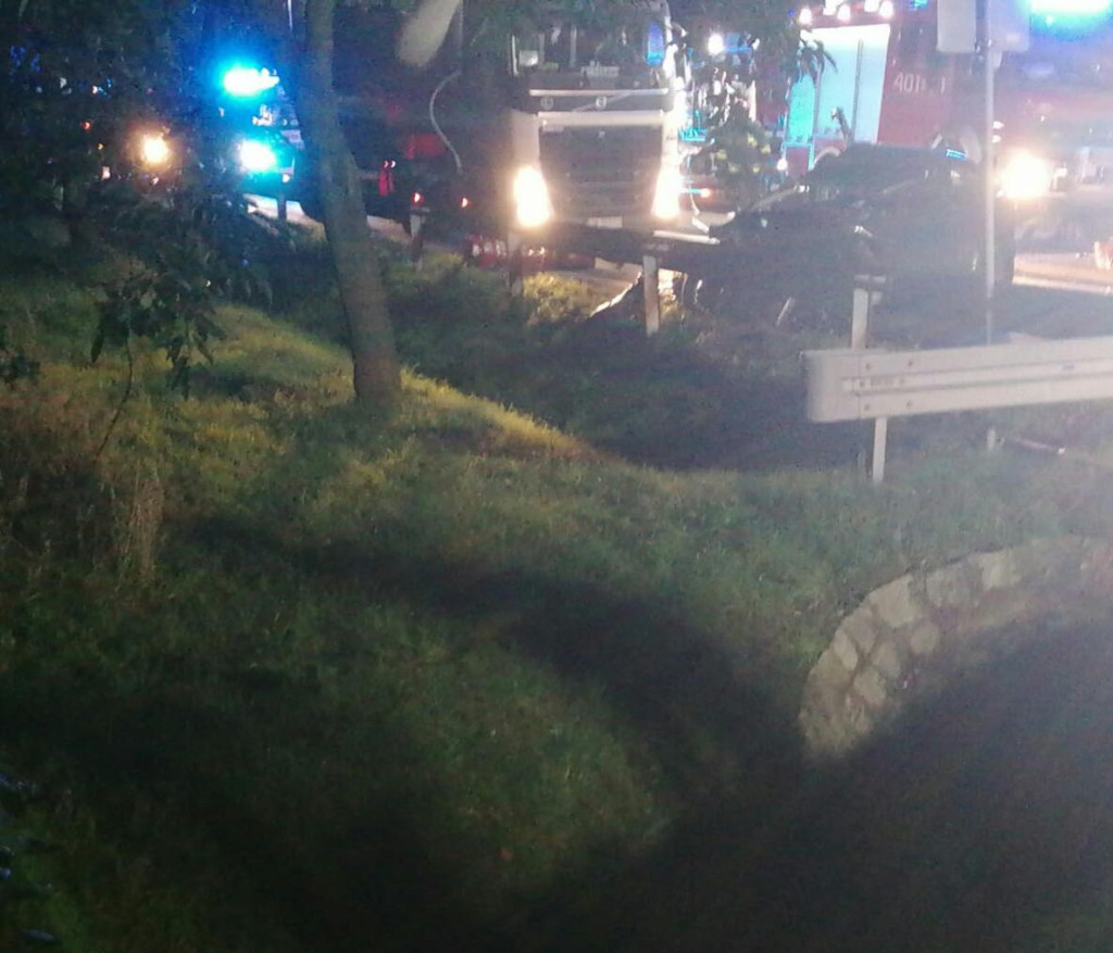 Zderzenie ciężarówki z osobówką na DK 94. Kilka osób odniosło obrażenia