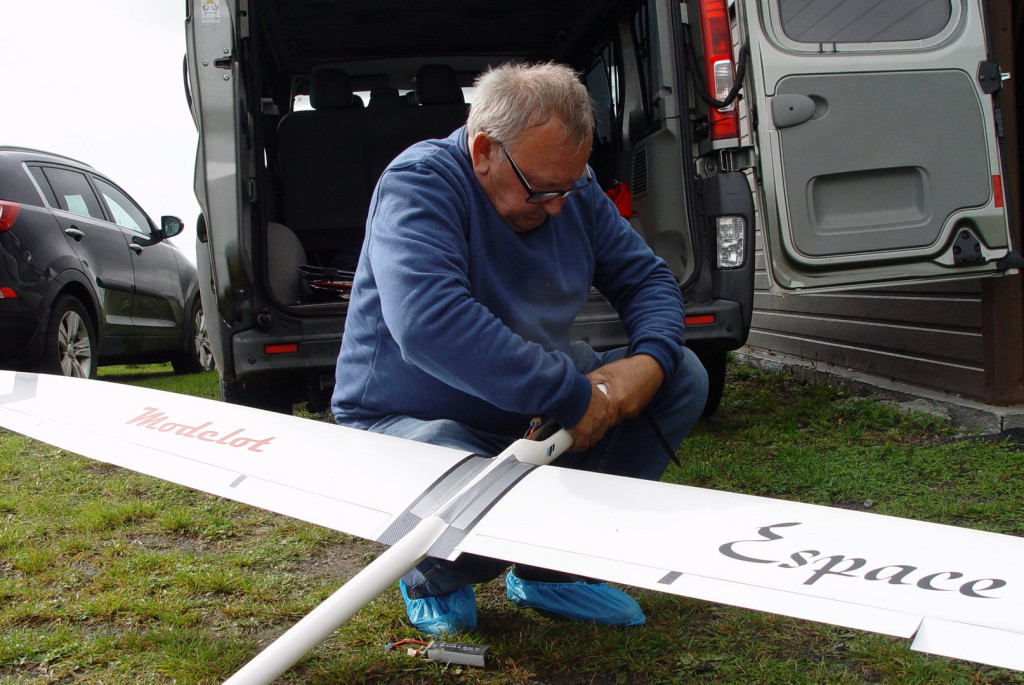 Modelarze rozegrali finałową rundę motoszybowców o Puchar 