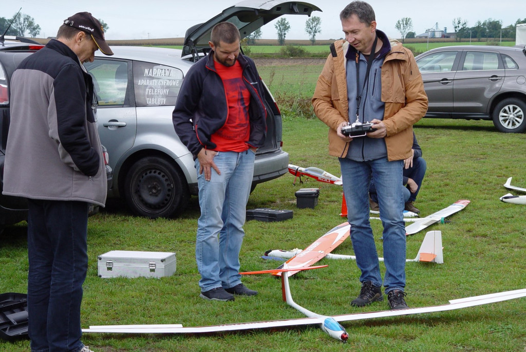 Modelarze rozegrali finałową rundę motoszybowców o Puchar 