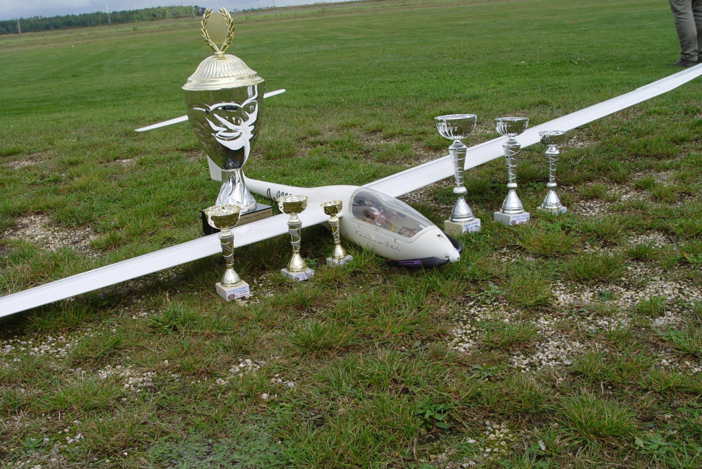 Modelarze rozegrali finałową rundę motoszybowców o Puchar 