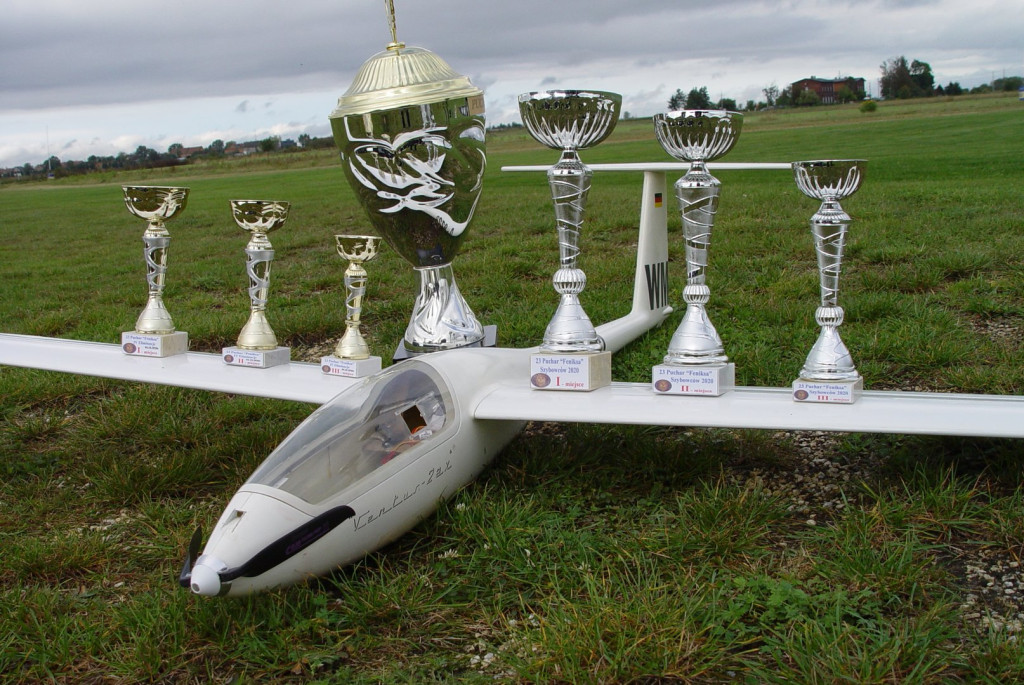 Modelarze rozegrali finałową rundę motoszybowców o Puchar 