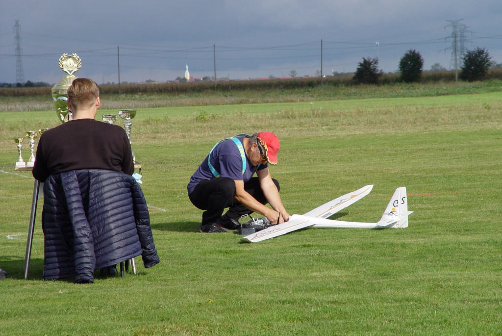 Modelarze rozegrali finałową rundę motoszybowców o Puchar 