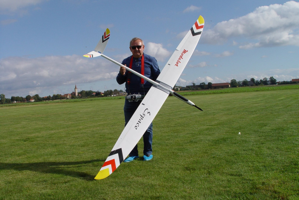 Modelarze rozegrali finałową rundę motoszybowców o Puchar 