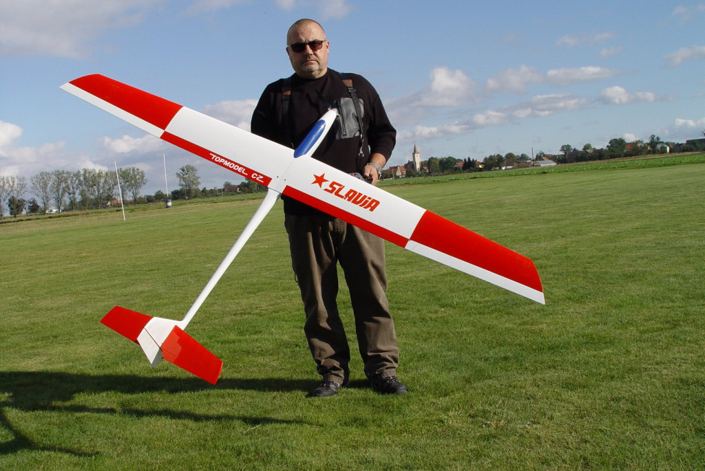 Modelarze rozegrali finałową rundę motoszybowców o Puchar 