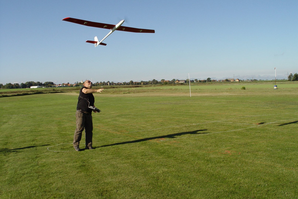 Modelarze rozegrali finałową rundę motoszybowców o Puchar 