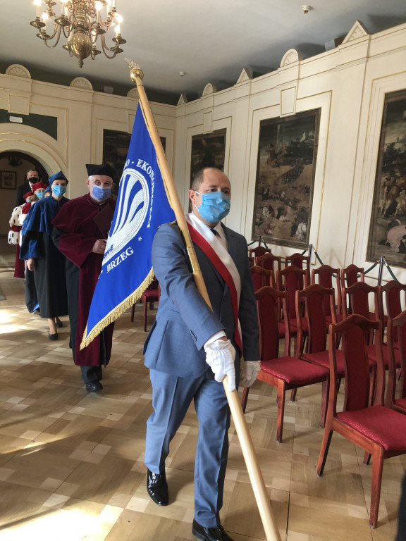 Nietypowa inauguracja roku akademickiego w Wyższej Szkole Humanistyczno-Ekonomicznej w Brzegu