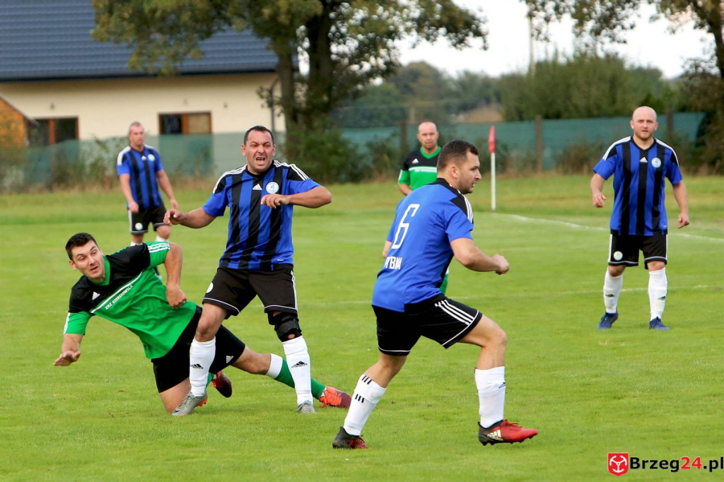 Orzeł Olszanka wygrał mecz o podwójną stawkę i obronił fotel lidera klasy B [GALERIA]