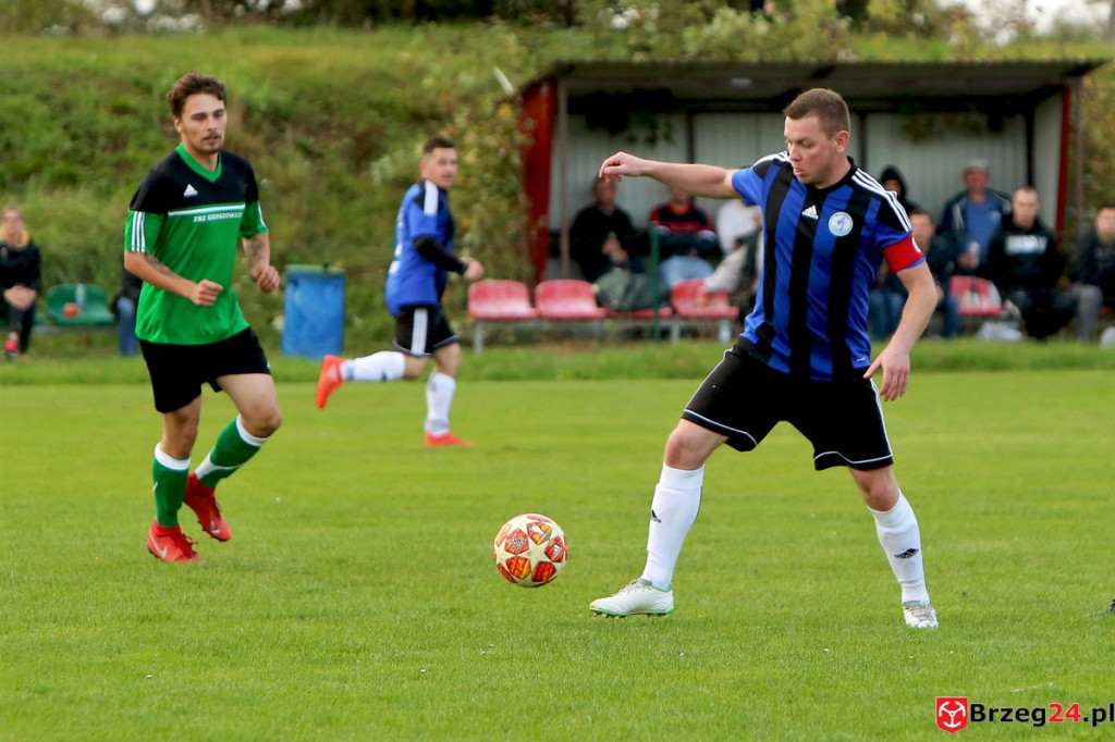 Orzeł Olszanka wygrał mecz o podwójną stawkę i obronił fotel lidera klasy B [GALERIA]