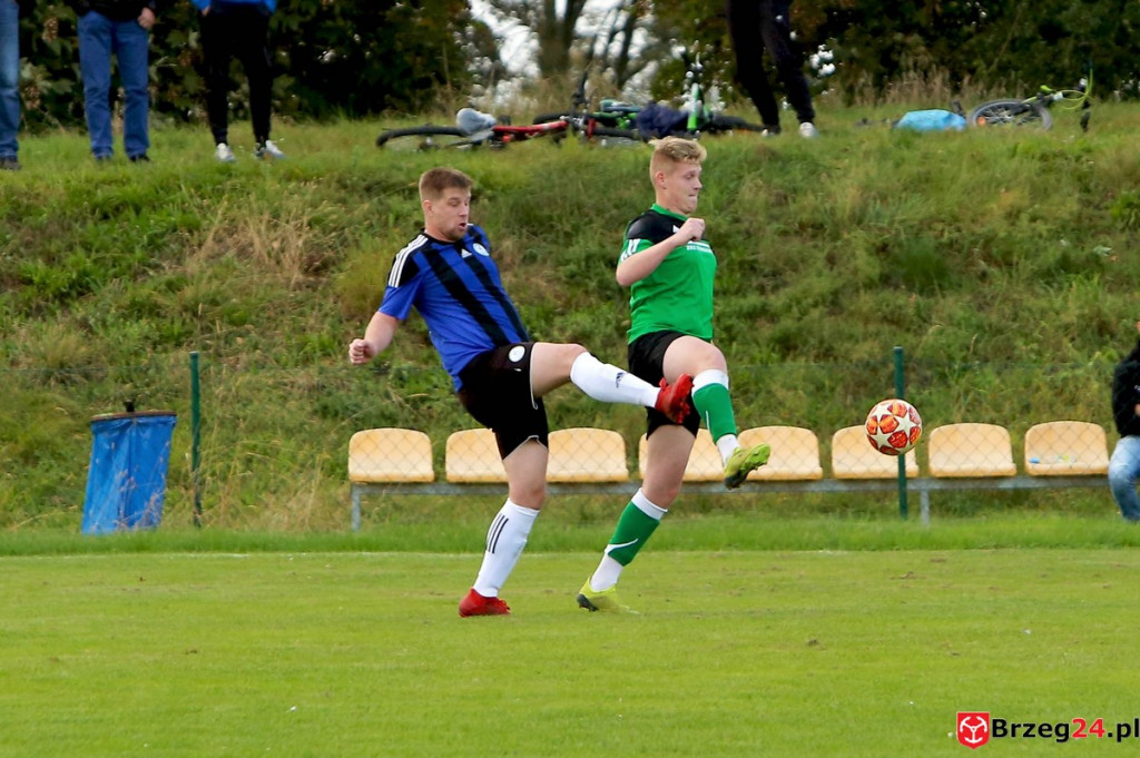 Orzeł Olszanka wygrał mecz o podwójną stawkę i obronił fotel lidera klasy B [GALERIA]