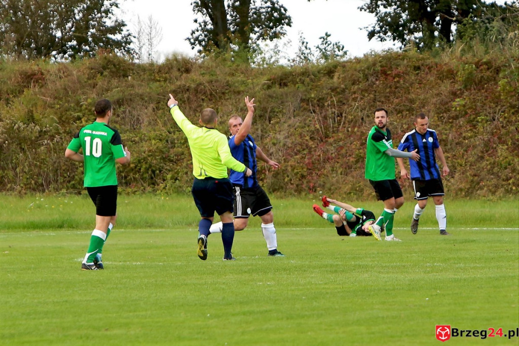 Orzeł Olszanka wygrał mecz o podwójną stawkę i obronił fotel lidera klasy B [GALERIA]