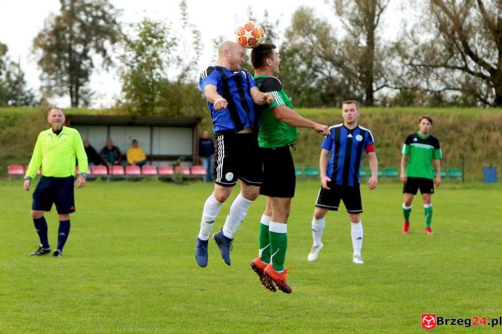 Orzeł Olszanka wygrał mecz o podwójną stawkę i obronił fotel lidera klasy B [GALERIA]