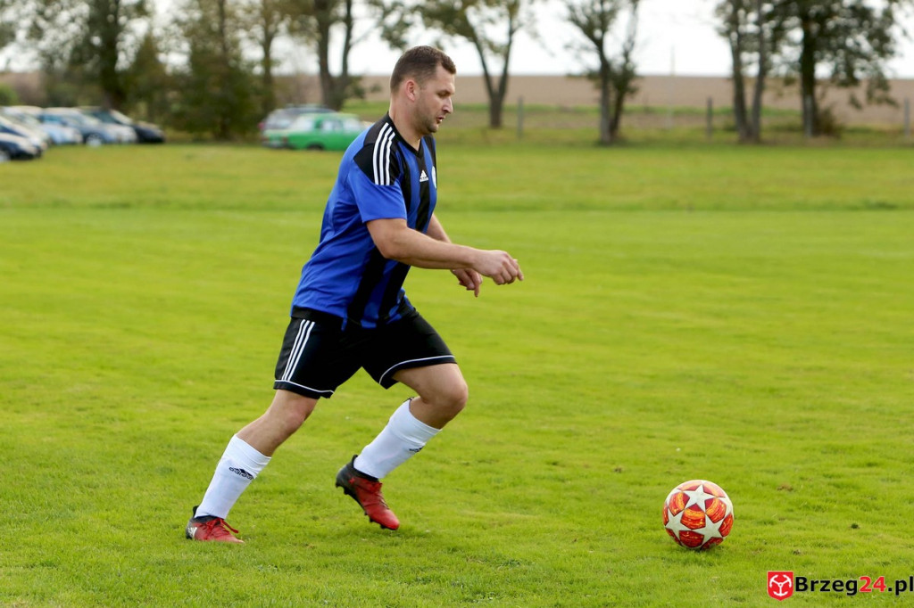 Orzeł Olszanka wygrał mecz o podwójną stawkę i obronił fotel lidera klasy B [GALERIA]