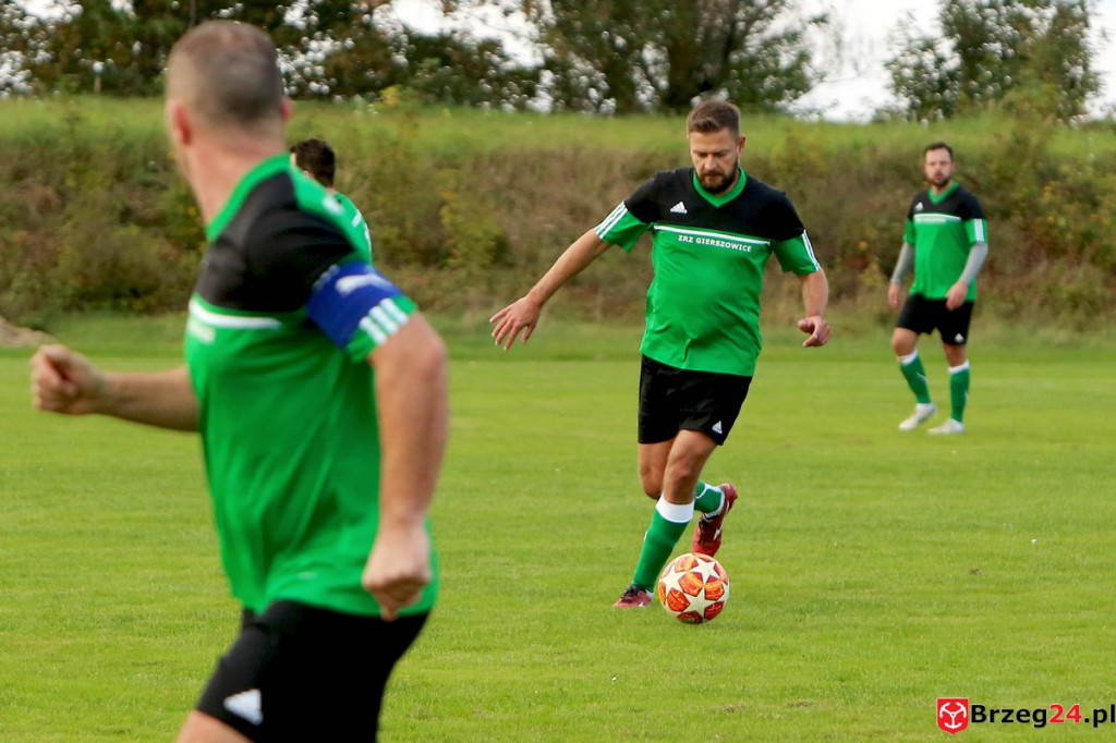 Orzeł Olszanka wygrał mecz o podwójną stawkę i obronił fotel lidera klasy B [GALERIA]