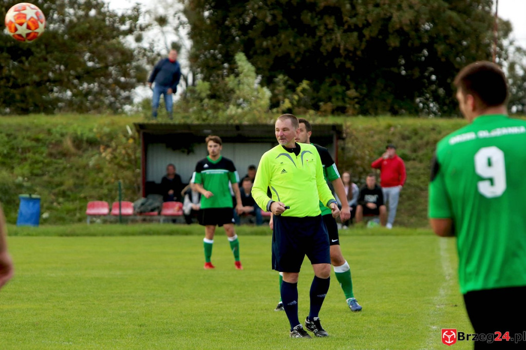 Orzeł Olszanka wygrał mecz o podwójną stawkę i obronił fotel lidera klasy B [GALERIA]