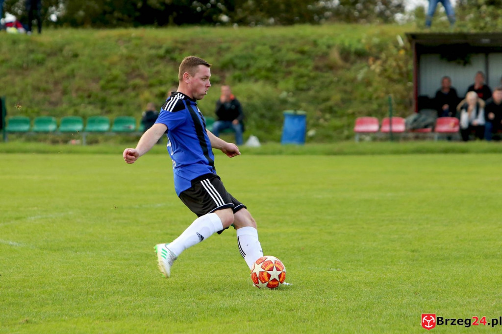 Orzeł Olszanka wygrał mecz o podwójną stawkę i obronił fotel lidera klasy B [GALERIA]