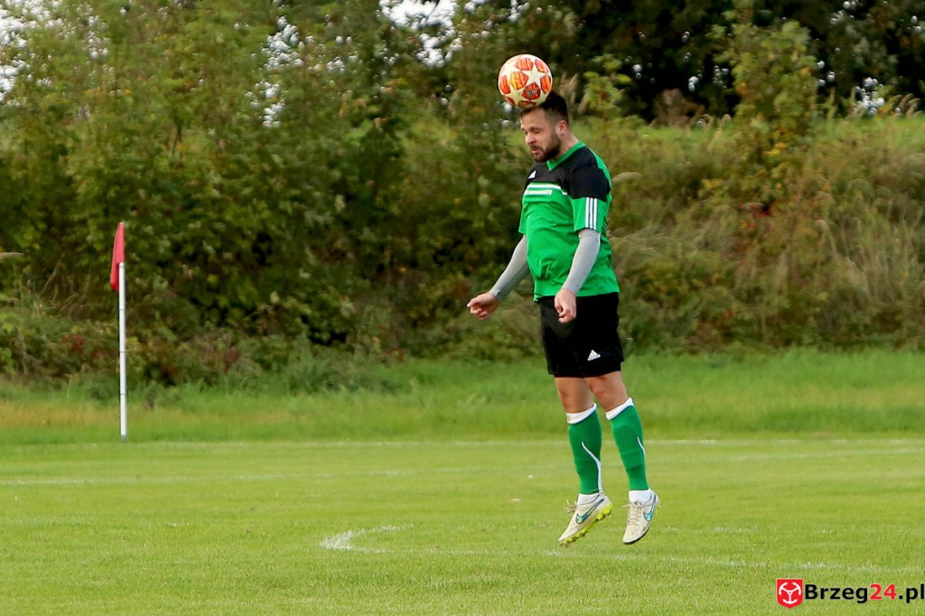 Orzeł Olszanka wygrał mecz o podwójną stawkę i obronił fotel lidera klasy B [GALERIA]