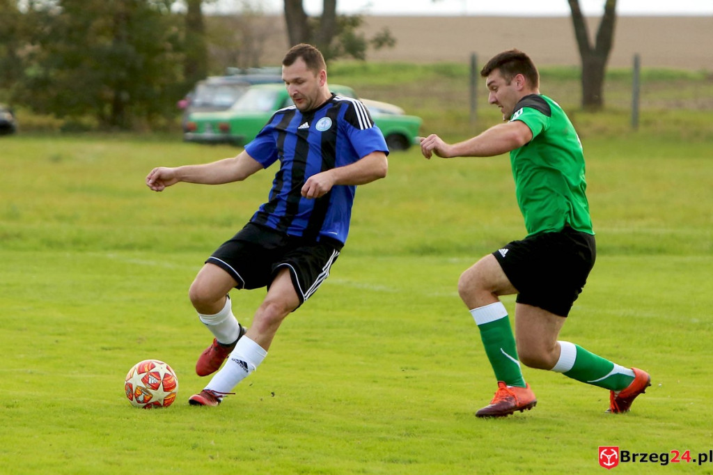 Orzeł Olszanka wygrał mecz o podwójną stawkę i obronił fotel lidera klasy B [GALERIA]