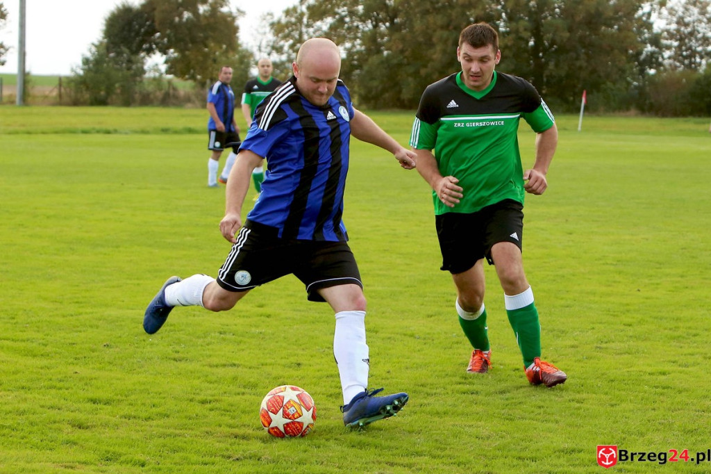 Orzeł Olszanka wygrał mecz o podwójną stawkę i obronił fotel lidera klasy B [GALERIA]