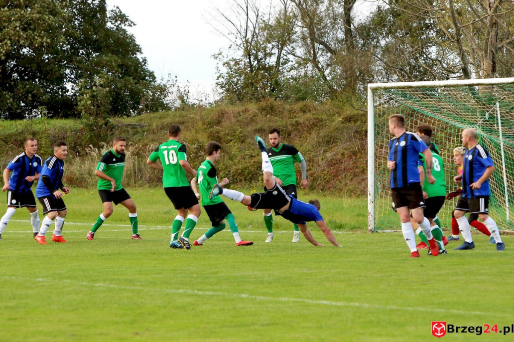 Orzeł Olszanka wygrał mecz o podwójną stawkę i obronił fotel lidera klasy B [GALERIA]