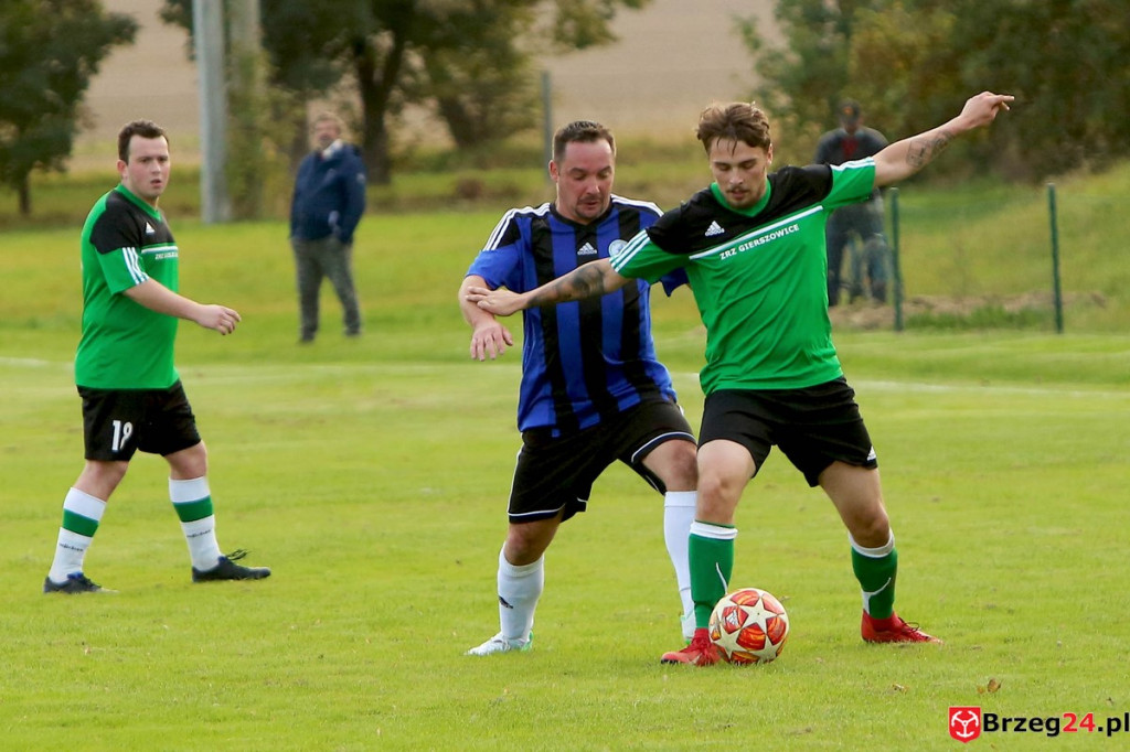 Orzeł Olszanka wygrał mecz o podwójną stawkę i obronił fotel lidera klasy B [GALERIA]