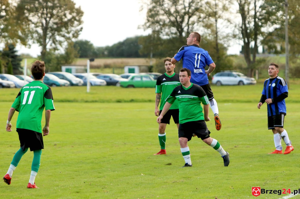 Orzeł Olszanka wygrał mecz o podwójną stawkę i obronił fotel lidera klasy B [GALERIA]