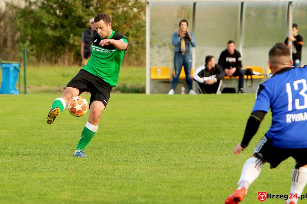 Orzeł Olszanka wygrał mecz o podwójną stawkę i obronił fotel lidera klasy B [GALERIA]